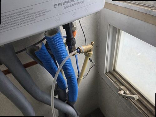 강동구 누수탐지 수도계량기와 배관 구조를 확인하는 현장