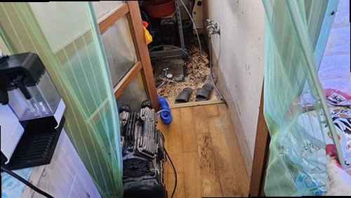 오산 누수탐지 수도계량기와 보일러 배관을 점검하는 모습