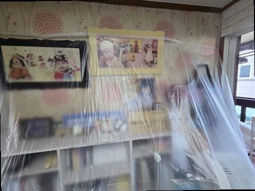 권선구 누수탐지 거실 천장에 나타난 누수 흔적과 수분 측정 과정
