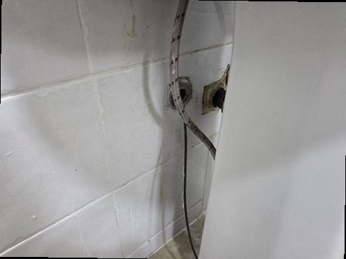 옥천군 누수탐지 욕실 천장 물자국과 누수 피해 상태를 확인하는 현장