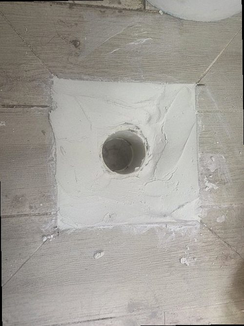 금산군 누수탐지 수도계량기 별침과 실내 누수 흔적을 확인하는 현장 모습