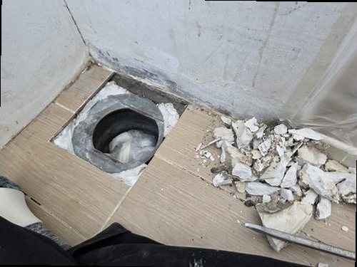 시흥 누수탐지 공압검사와 가스탐지 장비로 배관 상태를 확인하는 모습