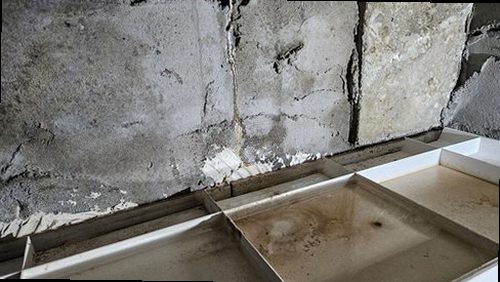 성북구 누수탐지 수도계량기 별침과 누수 피해 천장을 확인하는 현장