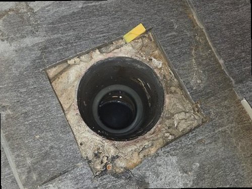 제물포구 누수탐지 욕실 벽면 물자국과 타일 줄눈 상태를 확인하는 현장