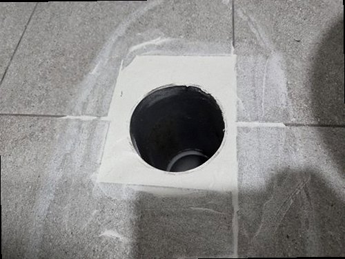 제물포구 누수탐지 배관 위치를 확인한 뒤 최소 범위로 굴착하고 압력 검사를 진행하는 모습