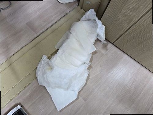 마포구 누수탐지 수도계량기 별침과 배관 점검 위치를 확인하는 모습