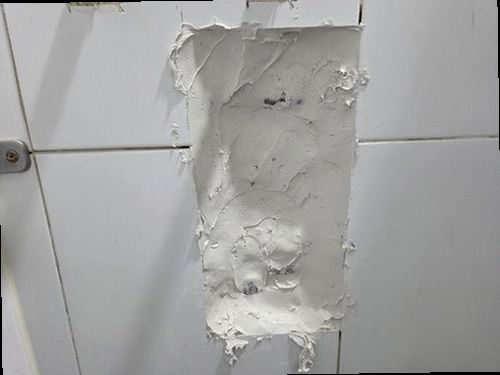 마포구 누수탐지 가스탐지기와 청음탐지기로 누수 위치를 확인하는 모습