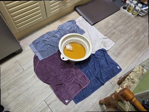 동작구 누수탐지 아래층 천장에 번진 누수 흔적과 현장 점검 모습