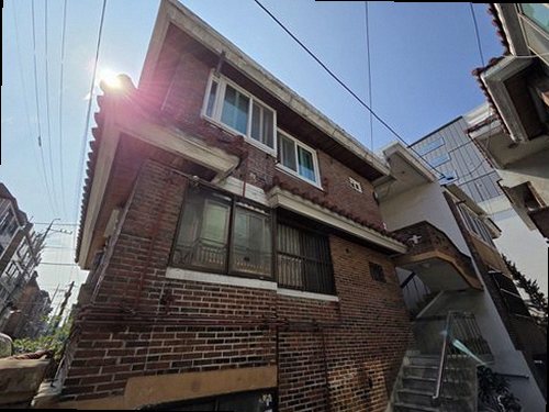 금정구 누수탐지 천장 얼룩과 배관 누수 흔적을 점검하는 모습
