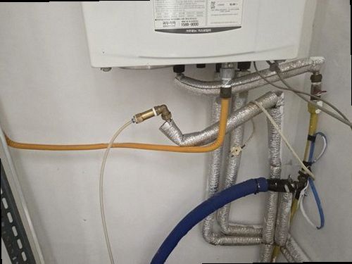 대전 서구 누수탐지 수도계량기 별침과 실내 누수 흔적을 확인하는 모습