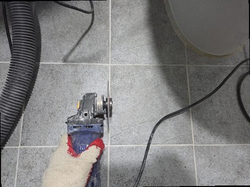 부산 강서구 누수탐지 압력 게이지로 배관 수리를 확인하고 굴착 부위를 복구하는 모습