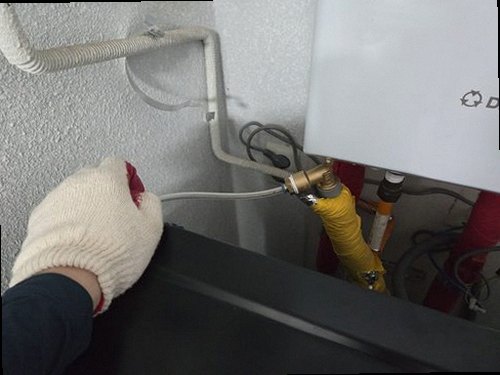 노원구 누수탐지 수도계량기와 보일러 배관을 확인하는 누수 점검 현장