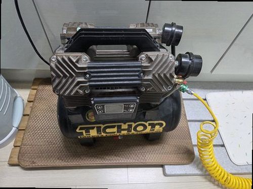 군포 누수탐지 공압 검사와 청음 탐지를 진행하는 배관 점검 장면