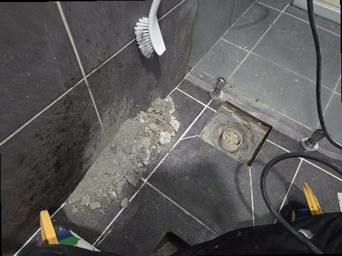 아산시 누수탐지 베란다 천장 누수 흔적과 계량기 점검 모습