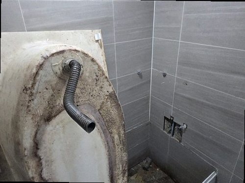 서대문구 누수탐지 보일러와 난방 분배기 주변을 점검하는 현장 모습