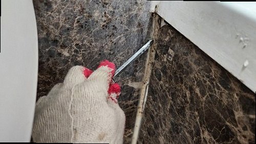 평택 누수탐지 수도계량기 별침과 잠금 밸브를 확인하는 모습