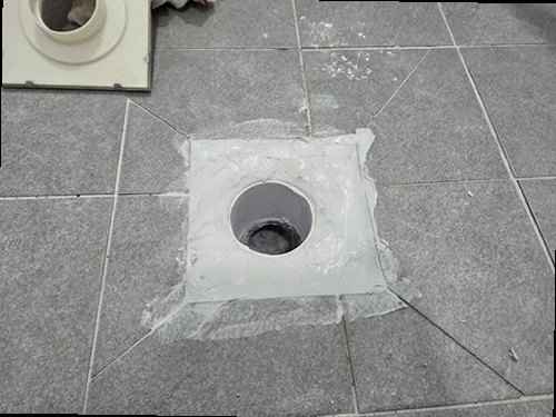 평택 누수탐지 수도계량기 별침과 잠금 밸브를 확인하는 모습