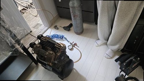 평택 누수탐지 보일러와 난방 분배기 연결부 및 압력계 확인 모습
