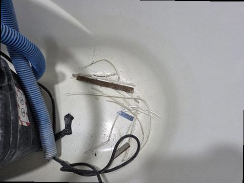 여주 누수탐지 난방 분배기와 밸브 연결부를 확인하는 현장 점검 모습