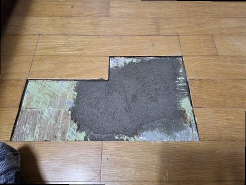 수영구 누수탐지 수도계량기와 배관 구조를 확인하는 누수 점검 모습