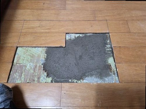 세종시 누수탐지 수도계량기 별침과 보일러 배관을 확인하는 모습