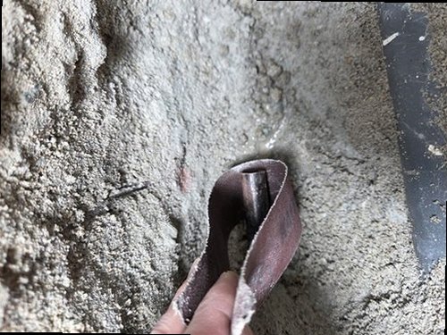 연천 누수탐지 천장 얼룩과 배관 누수 진행 방향을 비교하는 현장 점검 모습
