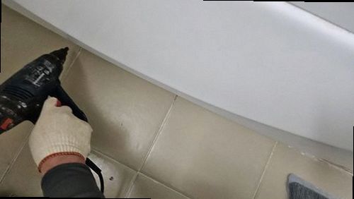 대덕구 누수탐지 배관 압력 검사와 청음 탐지를 진행하는 모습