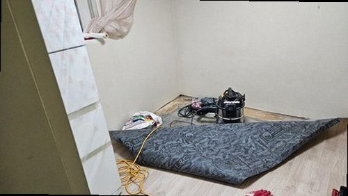 옹진군 누수탐지 누수 보수 전 벽면의 물자국과 들뜬 벽지