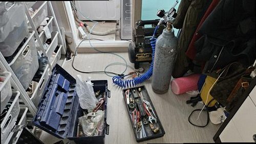 원미구 누수탐지 수도계량기 별침과 보일러 배관을 확인하는 모습