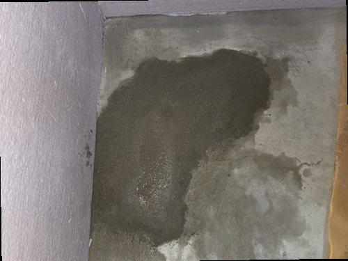 부평구 누수탐지 베란다 천장과 벽면에 나타난 누수 흔적