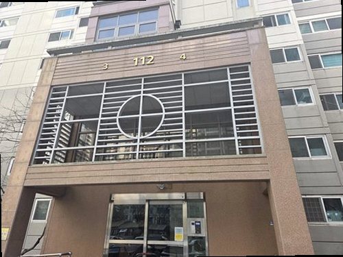부평구 누수탐지 수도계량기와 압력 게이지를 확인하는 누수 점검 현장
