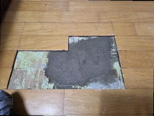 남양주 누수탐지 수도계량기 별침과 누수 흔적을 확인하는 모습