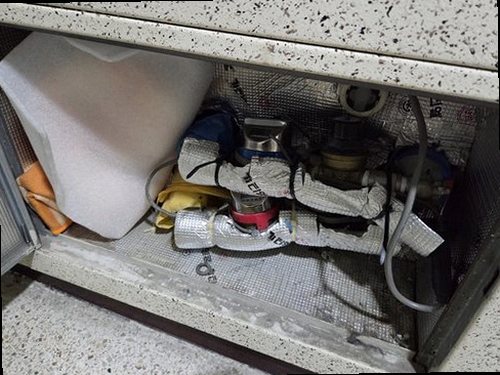부산 동구 누수탐지 천장 얼룩과 보일러 주변 누수 흔적을 확인하는 현장