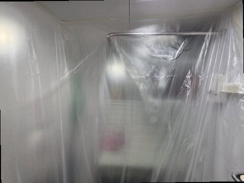 부산 동구 누수탐지 천장 얼룩과 벽면 습기를 관찰하는 누수 점검 모습