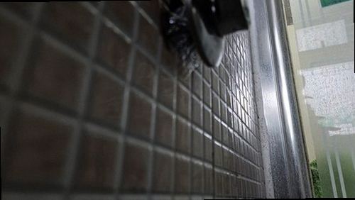 계양구 누수탐지 수도계량기와 압력 게이지를 이용해 배관 상태를 점검하는 장면
