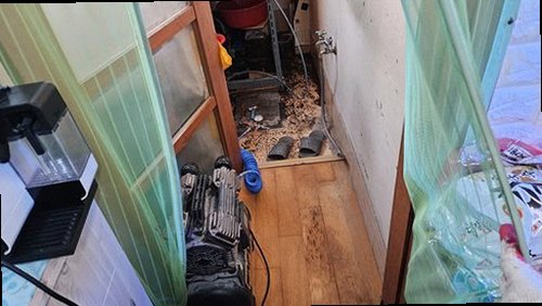 수정구 누수탐지 베란다 바닥과 천장 물자국을 확인하는 현장